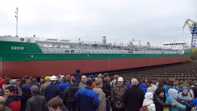 Спуск очередного танкера смотреть онлайн