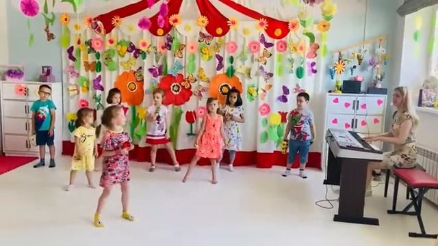Детский номер с маракасами, бубнами и кастаньетами смотреть онлайн