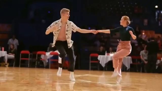 Танец Ураган!!! смотреть онлайн