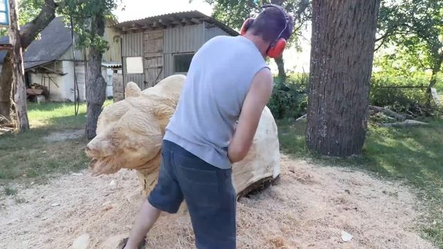 REAL SIZE WOODEN BEAR,  Amazing Chainsaw Wood Carving