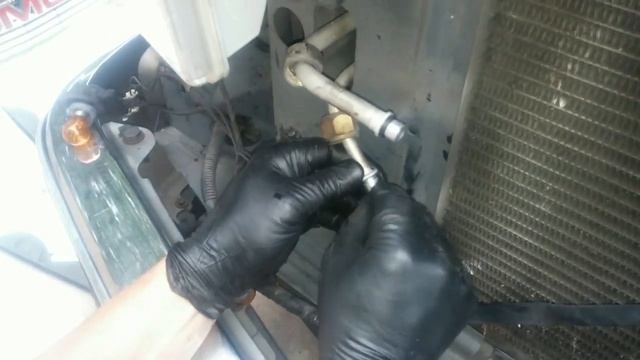 GMC / Chevy C1500 A/C Service - Condenser Replacement -Part 1 смотреть онлайн