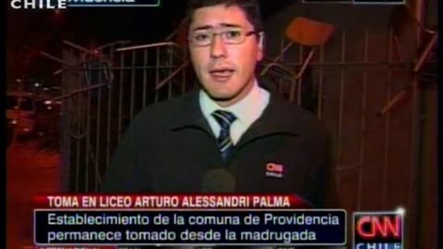 Nueve estudiantes fueron desalojados del Liceo Arturo Alessandri Palma tras toma смотреть онлайн
