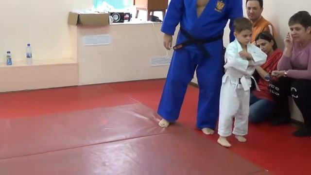 Тренировка для малышей 4 лет. Акробатика - 2. Training SPORTY KIDS смотреть онлайн