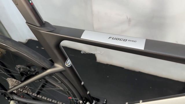 Pakai Groupset Shimano 105 12-Speed yang baru rilis! NEW JAVA FUOCO TOP 2024! смотреть онлайн