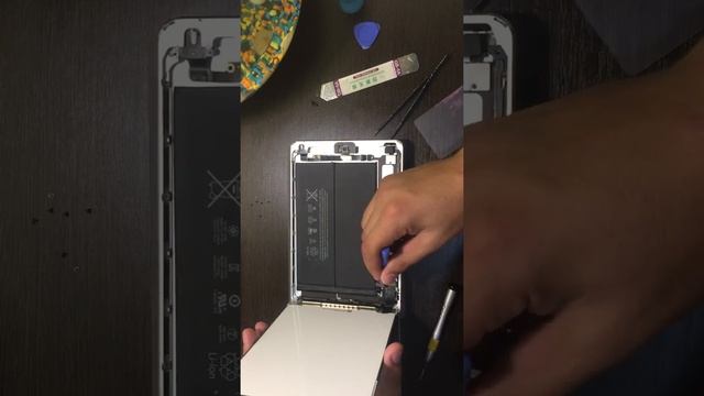 ipad mini 2 замена экрана часть 1 смотреть онлайн