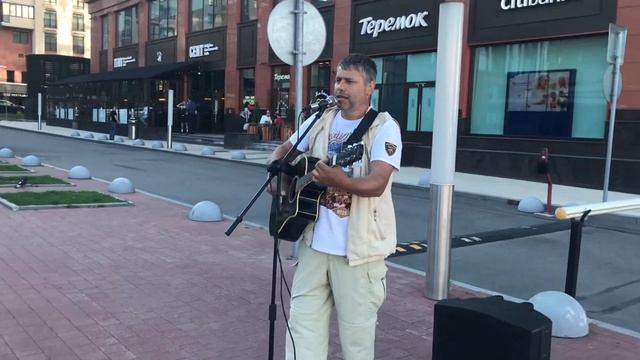 "Под сенью крыл Твоих" песня на уличном служении в районе Электросилы смотреть онлайн