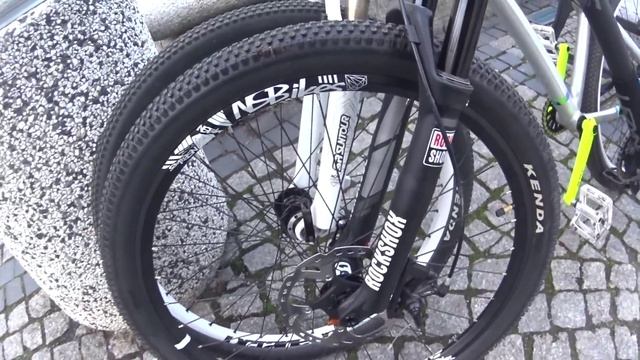Kenda Small Block Eight 26x2.35 смотреть онлайн
