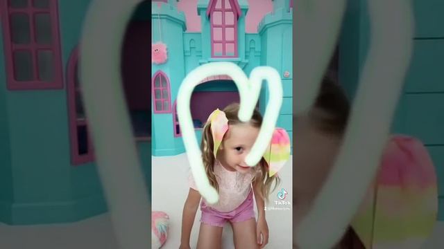 Настя красит носик Лайк Настя в TikTok смотреть онлайн