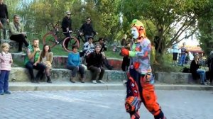 Уличный Клоун Отжигает по полной/Street Clown Annealed to the full