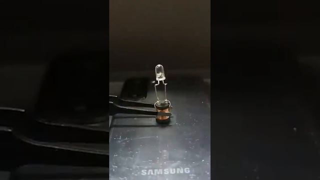 How to get wireless electricity from mobile phone #shorts #zaferyildiz #short#electronics#viral #led смотреть онлайн