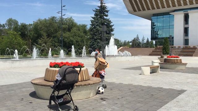 Алматы. Карантин. Фонтаны возле Дворца Республики. смотреть онлайн