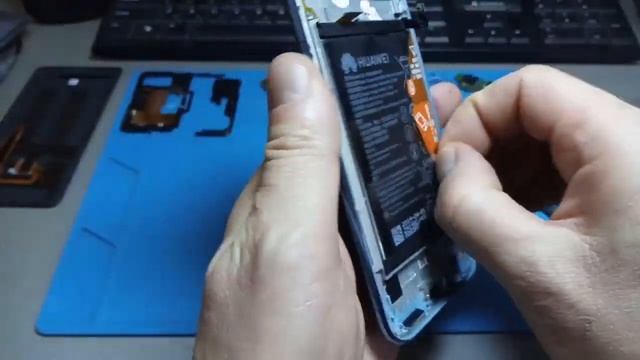 Разборка и замена дисплея Huawei Honor 10 Lite смотреть онлайн
