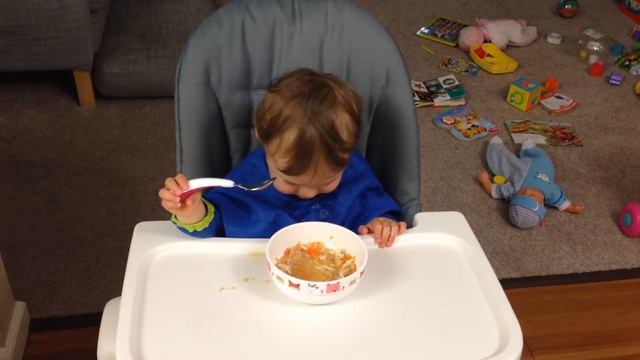 13,5 месяцев. Ест суп