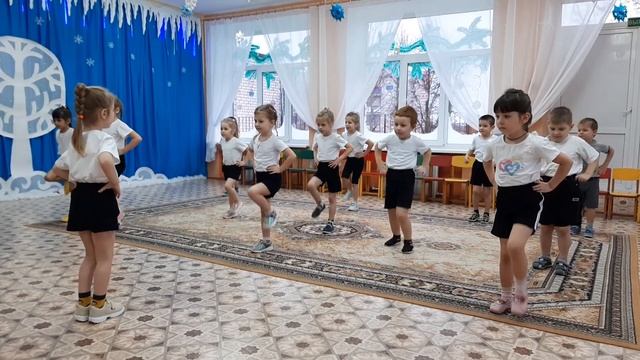 Утренняя зарядка для детей 4-5лет. Зайцы стали по порядку. Теперь зарядку делать весело! смотреть онлайн
