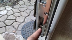 ремонт пластиковой двери