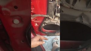 Не фиксируются двери Мазда 6 gg. Ремонт ограничителей двери Мазда 6 gg.