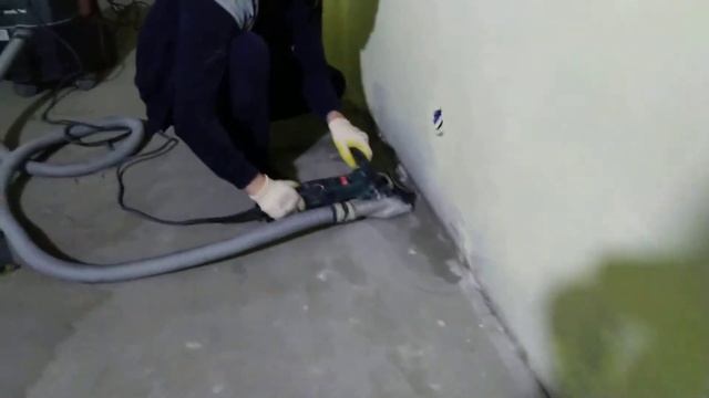 Шлифовка краев пола шлиф машиной с пылесосом