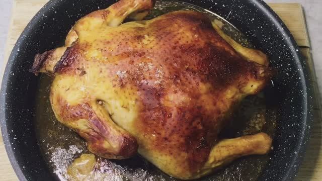 Курица, маринованная в имбире и соевом соусе, получилась ароматной и сочной