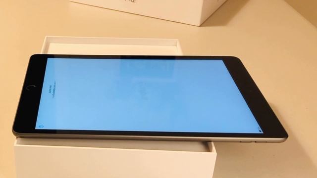Unboxing the 8th generation iPad | Space Grey | Black Friday смотреть онлайн
