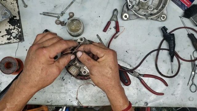 ALTERNADOR DE NISSAN, TIIDA,MARCH, VERSA COMO CHECARLO, REUTILIZANDO EL REGULADOR HACERLOS FUNCIONA смотреть онлайн