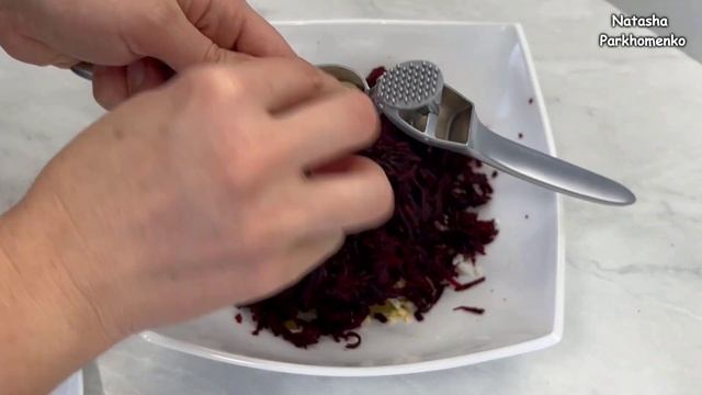 Простой Салат из Свеклы на Каждый День Вкусно и Очень Полезно! / Свекольный Салат / Salad with Beet смотреть онлайн