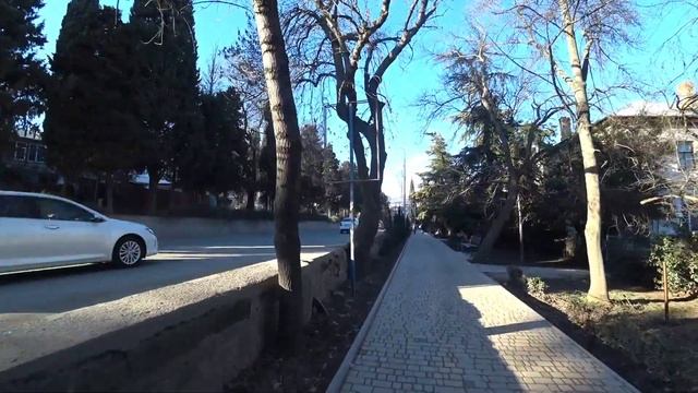 Алушта в феврале. Как выглядит город не в сезон, прогулка по городу. Впечатления и мысли приезжего! смотреть онлайн
