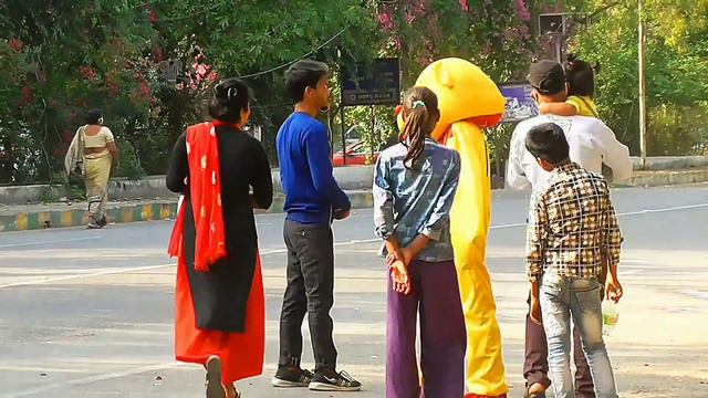 Taddy wala prank Rode Pe public Reaction 😂 cycle pranks #Ravibabugaura смотреть онлайн