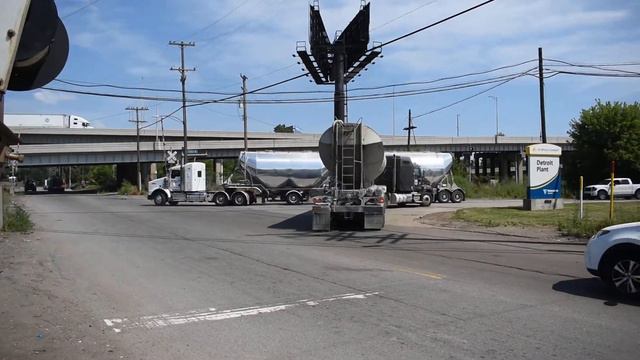 Big Cement Trucks at the Delray Junction - St. Marys Cement - Detroit - Michigan смотреть онлайн