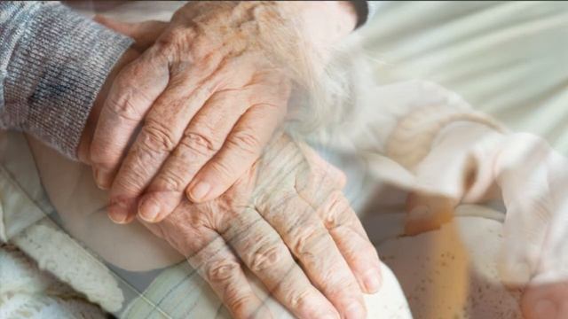 Она случайно уронила ложку... Валентина Киселева смотреть онлайн