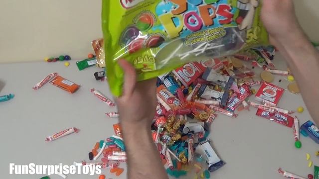 Opening a lot of Candy SOO MANY ! CANDY EXPLOSION Много сладостей и конфет смотреть онлайн