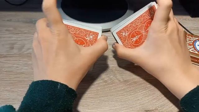 Як зробити тасовку Riffle Shuffle.Навчання тасовки Riffle Shuffle смотреть онлайн