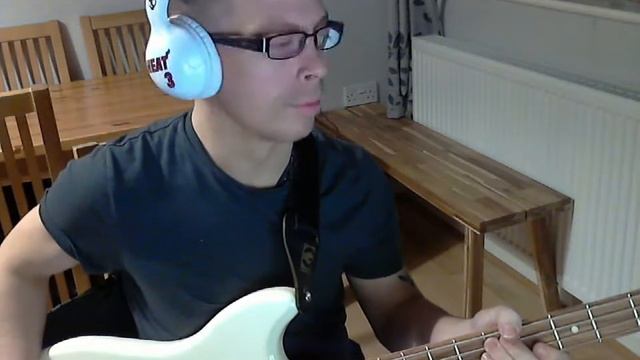 Troubled Times - Greenday Bass Cover смотреть онлайн