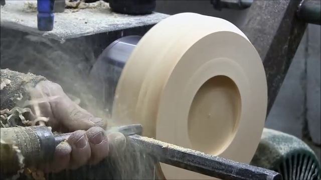 Подробно о том как я точу тарелку на токарном по дереву. смотреть онлайн