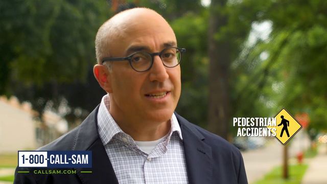 Distracted Drivers Pose Serious Risk To Pedestrians In Michigan! смотреть онлайн