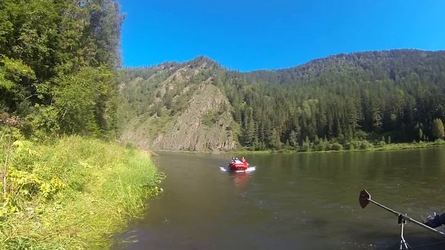 уборка мусора на реке Мана