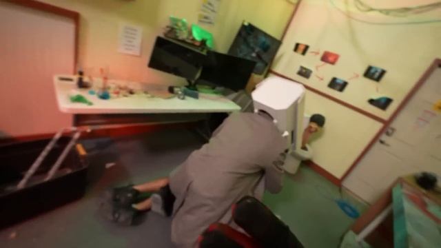 TRAPPED In 100 Layers Of Skibidi Toilets смотреть онлайн