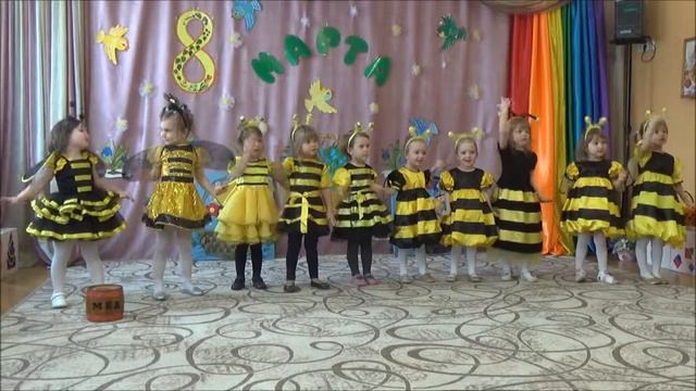 Утренник к 8 марта в группе Мультяшки - детский сад "Декарт" смотреть онлайн