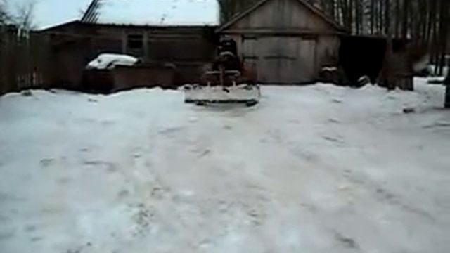 Копия видео "Чистка снега самодельным трактором." смотреть онлайн
