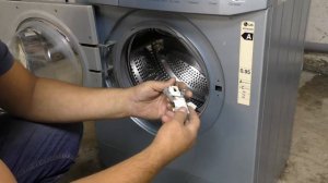 Как поменять замок в стиральной машине. Ошибка LG d3/ Не начинает стирку.