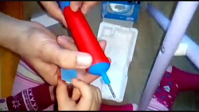 Детская аккумуляторная электрическая зубная щетка Oral-B. Распаковываем после покупки. смотреть онлайн