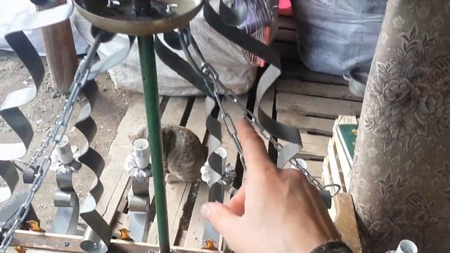 Люстра из Мусора от Хорошей Свалки смотреть онлайн