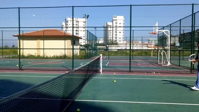 ТЕННИС. ИГРАЕМ НА РАЗДЕВАНИЕ. БОЛЕЛЬЩИЦАМ ЕСТЬ НА ЧТО ПОСМОТРЕТЬ смотреть онлайн