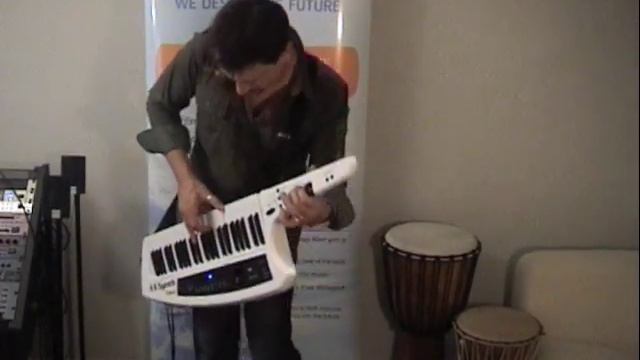 Roland AX Synth смотреть онлайн
