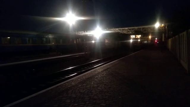 ВЛ80-1827 резервом по 2-ій коліі смотреть онлайн