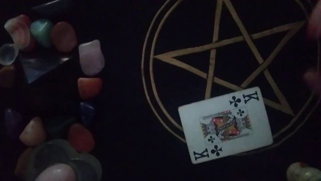 ИЗМЕНЯЕТ ЛИ ВАМ КРЕСТОВЫЙ КОРОЛЬ ЧТО ВООБЩЕ В ВАШИХ ОТНОШЕНИЯХ ПРОИСХОДИТ... смотреть онлайн