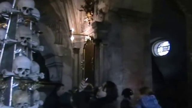 Костехранилище Kostnice v Sedlci Кладбищенский костёл Всех Святых с костехранилищем (Video Travels) смотреть онлайн