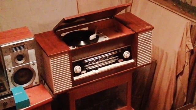 Немецкий фокстрот 30х годов на радиоле.