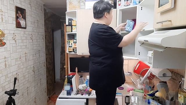РАСХЛАМЛЕНИЕ кухонного шкафчика Я НЕ УБИРАЛАСЬ в нем ГОДАМИ вынесла хлама ЧЕТЫРЕ МЕШКА ч2 смотреть онлайн