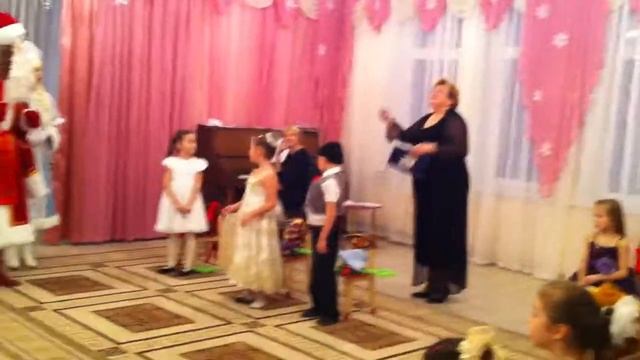 Новогодние игры смотреть онлайн