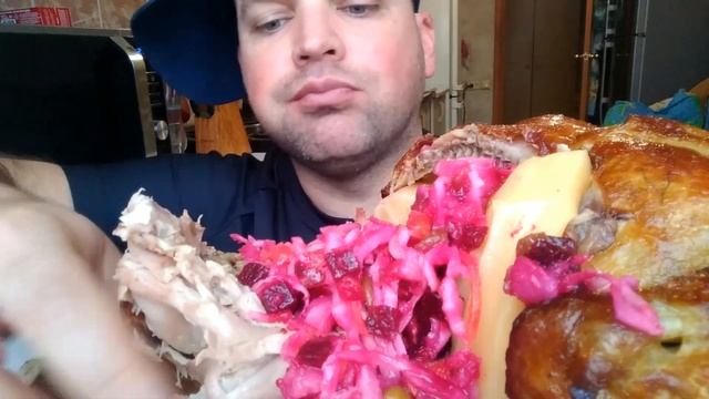 MUKBANG | Курица гриль с сыром и винегретом смотреть онлайн